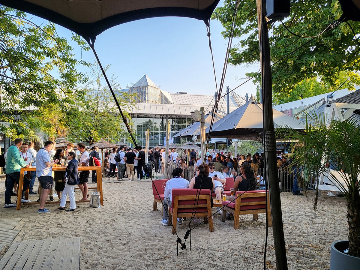 People networking during the afterparty of iGB L!VE Amsterdam 2024